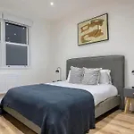 Luxury 2 Bed Apartment In Knightsbridge
